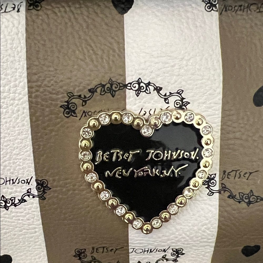 Betsey Johnson Heart Logo Backpack in White and Tan NWOT - Picture 5 of 8